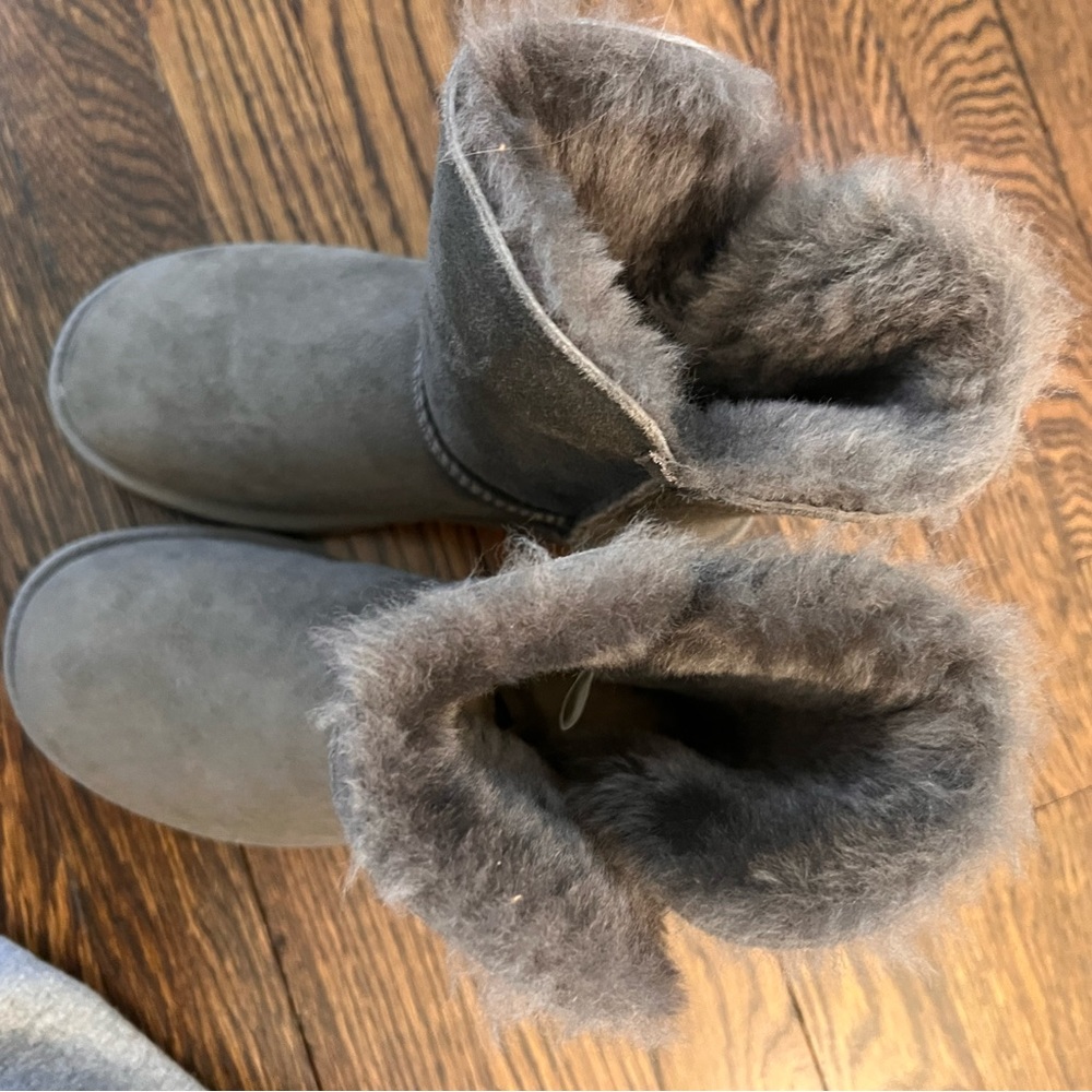 Ugg Bailey Button Size 5 - image 4